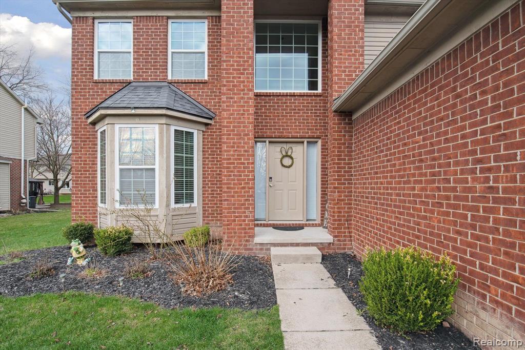 9998 ROLAN MEADOWS Drive, Belleville, MI 48111 — Photo 6