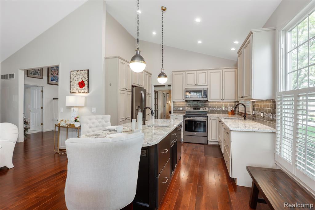 16964 LOCHMOOR Circle E, Northville, MI 48168 — Photo 6