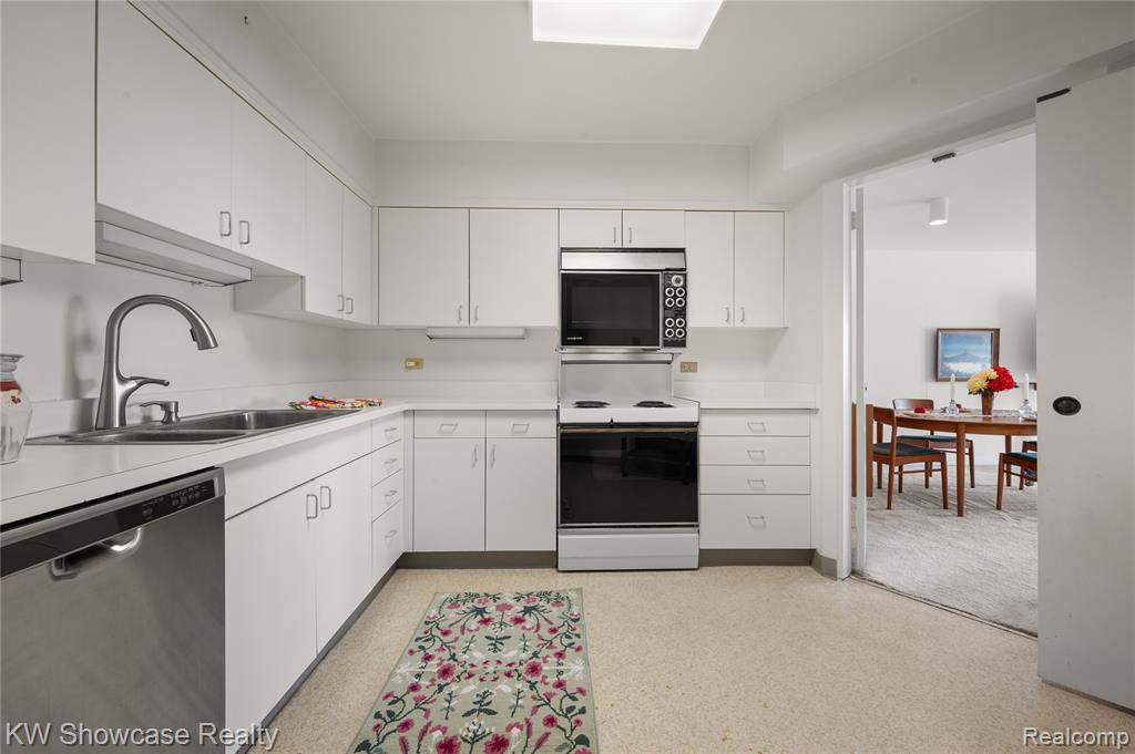 5000 Town Center Center, 703, Southfield, MI 48075 — Photo 20