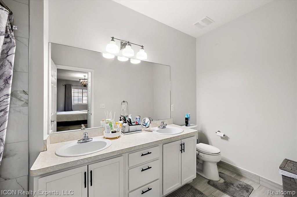 527 Red Oak Court, Commerce Twp, MI 48390 — Photo 17