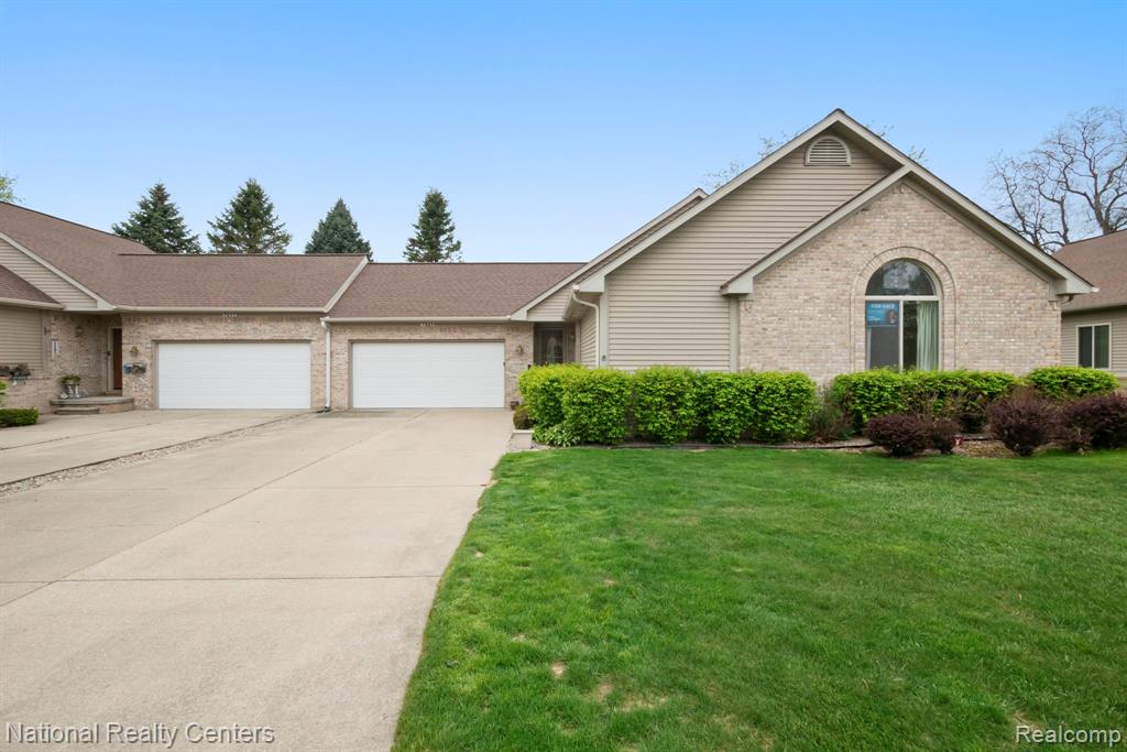 7221 Hawthorne Circle, Goodrich Vlg, MI
