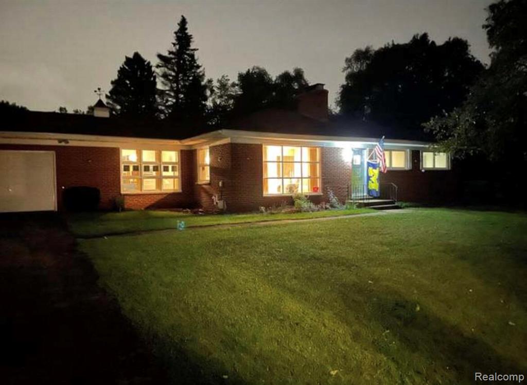 3443 Nichols Road, Auburn Hills, MI 48326 — Photo 13