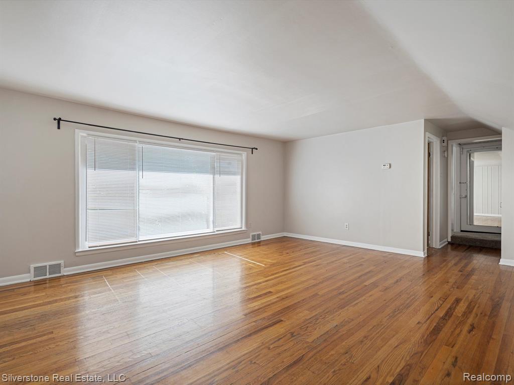 44720 DAVIS Drive, Utica, MI 48317 — Photo 11