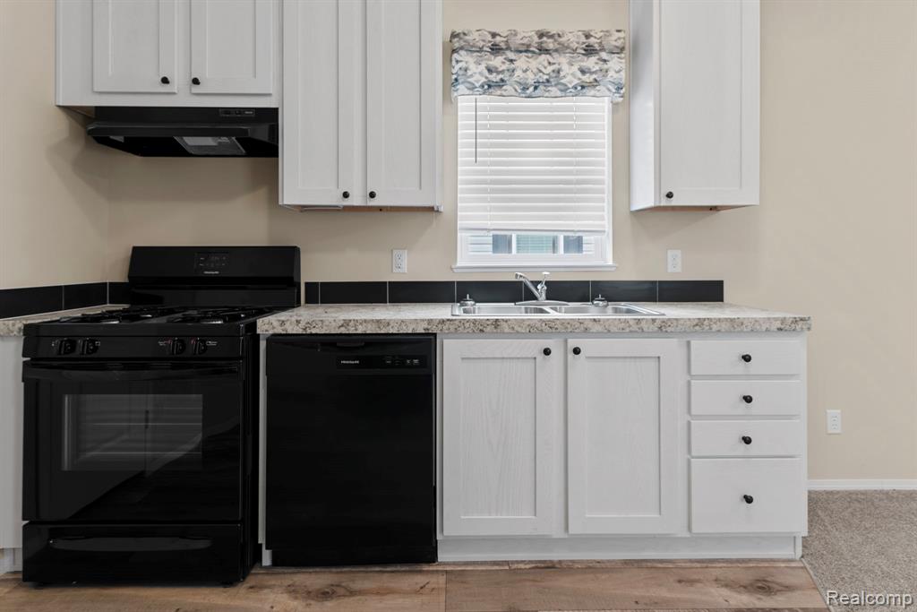 11047 Silver View Court, South Lyon, MI 48178 — Photo 10