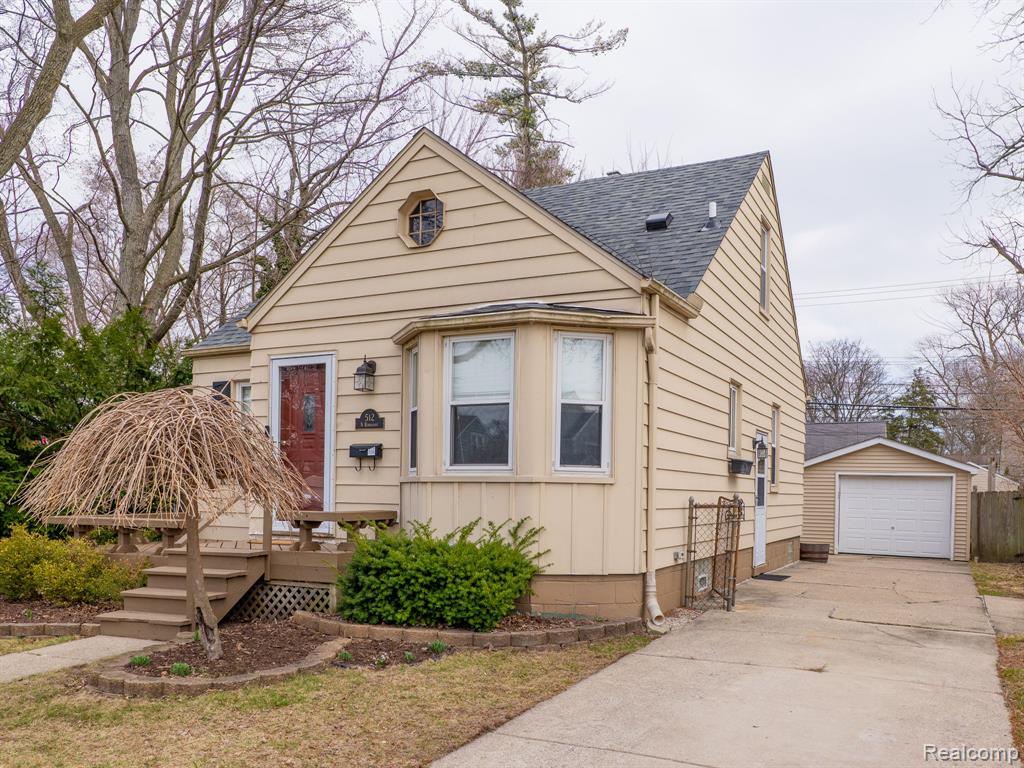 512 N REMBRANDT Avenue, Royal Oak, MI 48067 — Photo 2