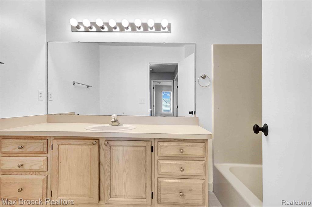 50406 BAY Run S, Chesterfield, MI 48047 — Photo 13