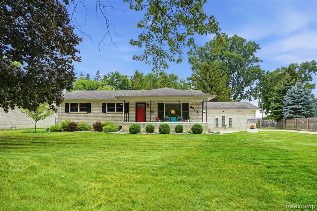 35711 Campistrano Drive, Clinton Twp, MI 48035