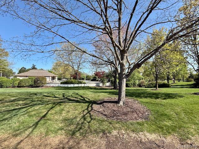 38957 COUNTRY Circle, Farmington Hills, MI 48331 — Photo 31