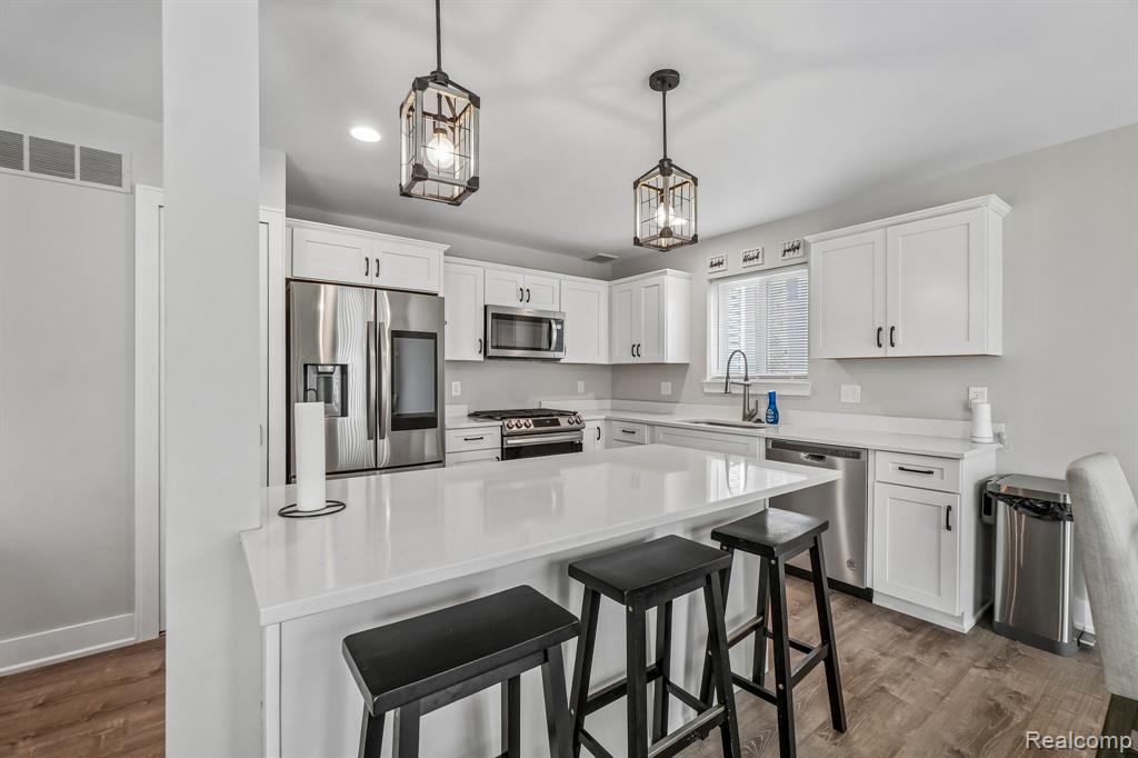 340 Dover Road, Waterford, MI 48328 — Photo 12