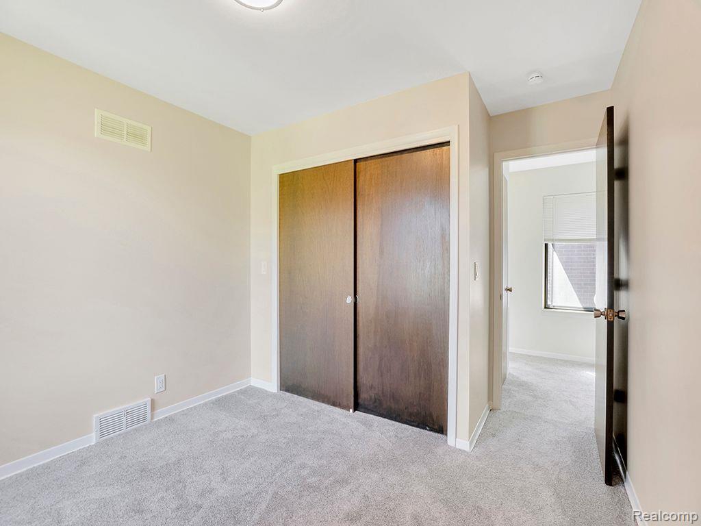 3092 LINDENWOOD Drive, Dearborn, MI 48120 — Photo 19