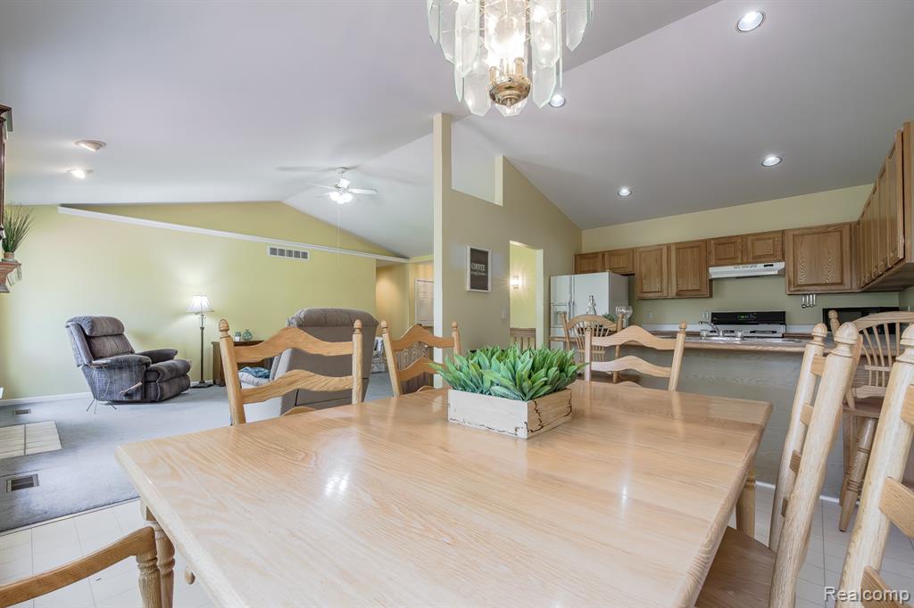 4304 W Pointe Drive, Waterford, MI 48329 — Photo 14