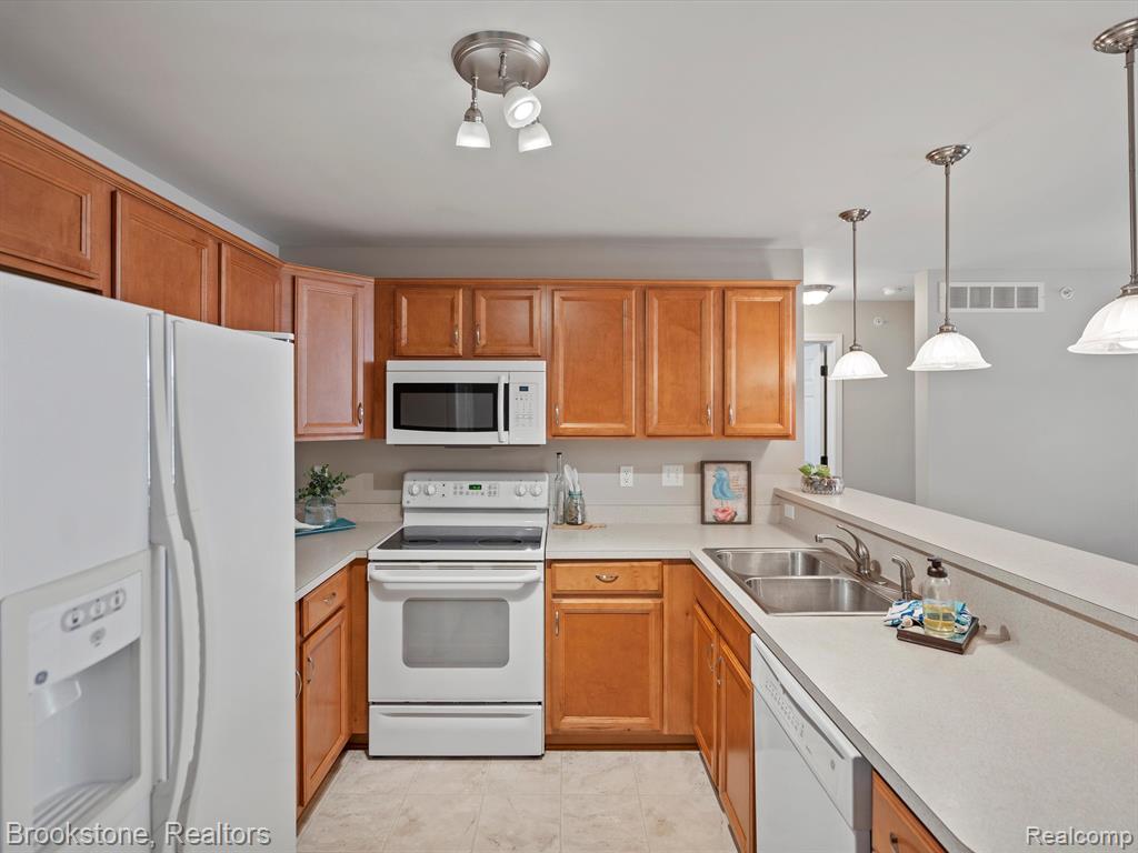 30101 Chantel Drive, Walled Lake, MI 48390 — Photo 9