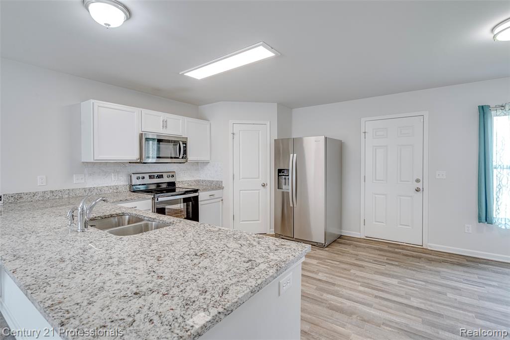 1666 Golfview Drive, Ypsilanti, MI 48198 — Photo 15