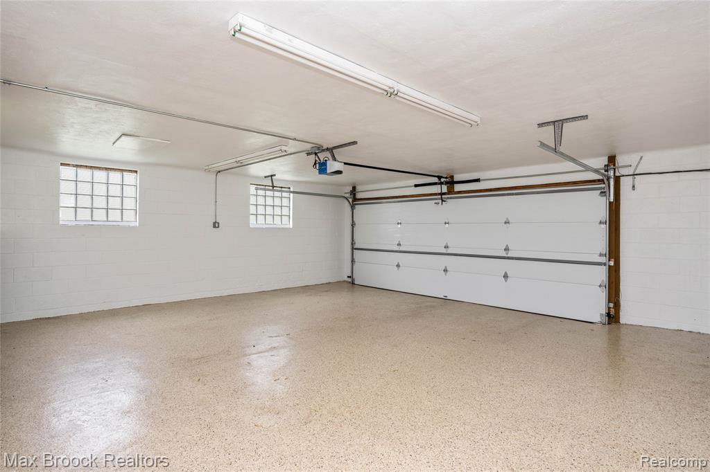 18341 Warwick Street W, Beverly Hills, MI 48025 — Photo 32