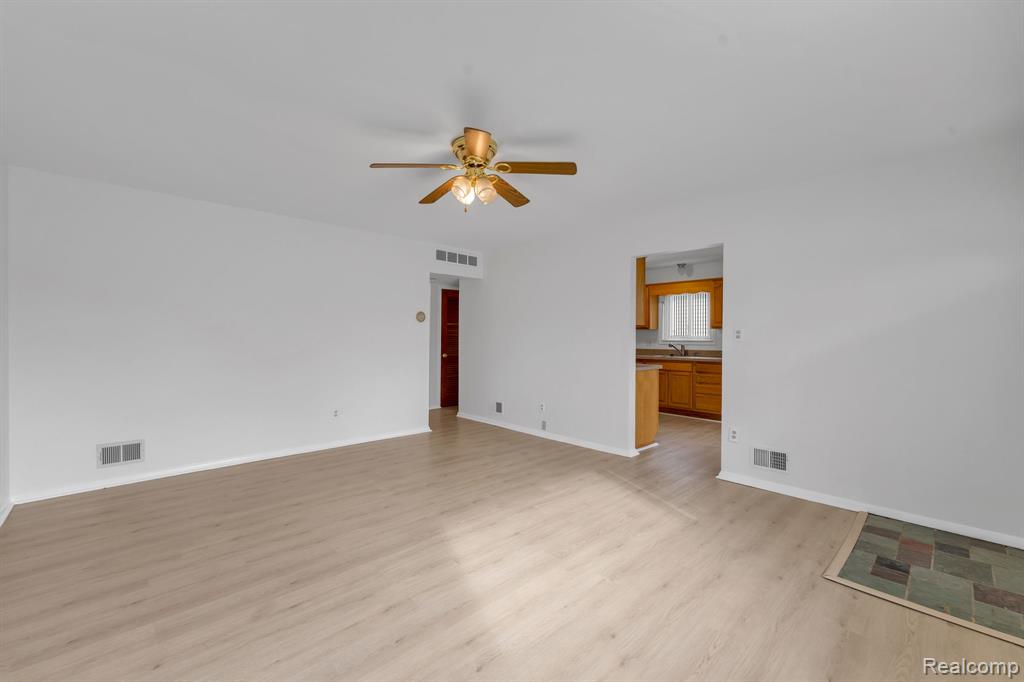 6571 N Highland Street, Dearborn Heights, MI 48127 — Photo 9