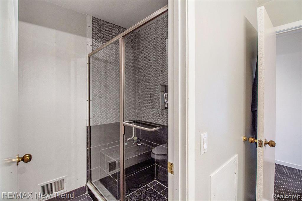 5573 SILVER POND, West Bloomfield, MI — Photo 45