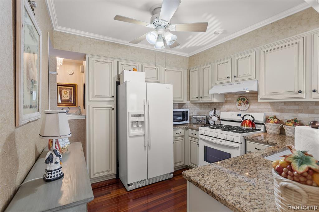 43579 YORKVILLE Drive, Canton, MI 48188 — Photo 3