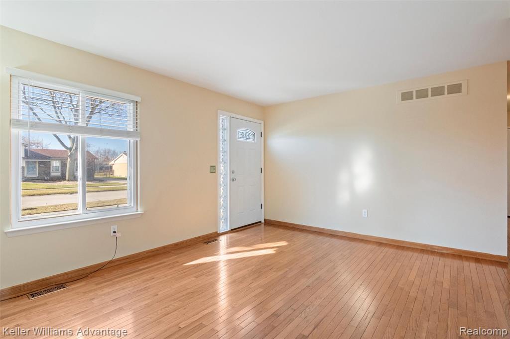 44528 WHITMAN Avenue, Canton, MI 48187 — Photo 5