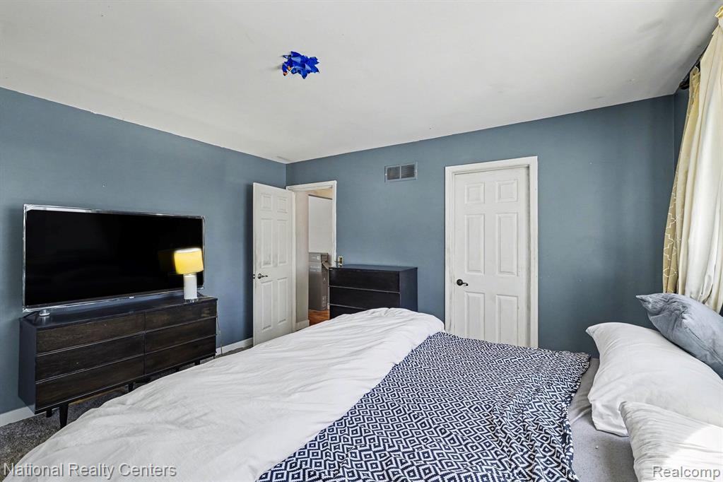 2510 Wenona Drive, Wixom, MI 48393 — Photo 9