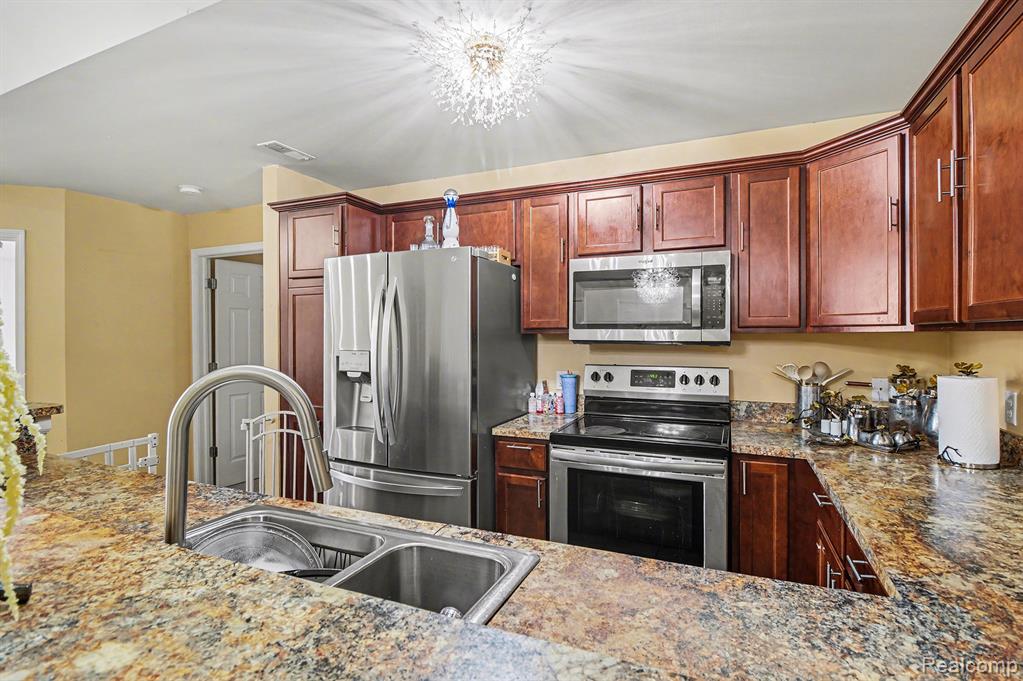8469 Heywood Circle, Sterling Heights, MI 48312 — Photo 8