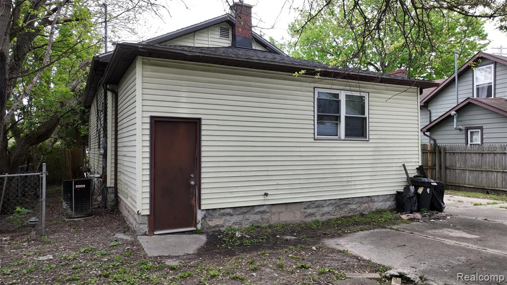 909 N Granger Street, Saginaw, MI 48602 — Photo 6