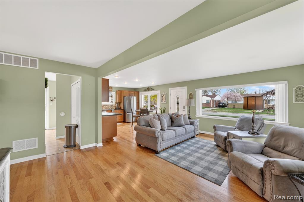 15675 Mulberry Street, Southgate, MI 48195 — Photo 15
