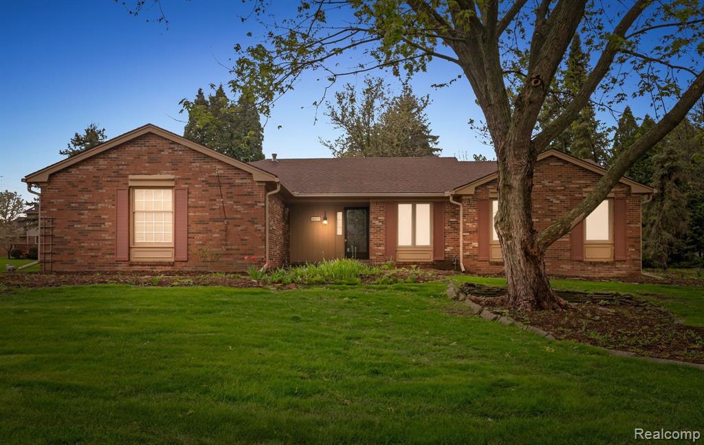 6435 DENTON Drive, Troy, MI 48098 — Photo 2