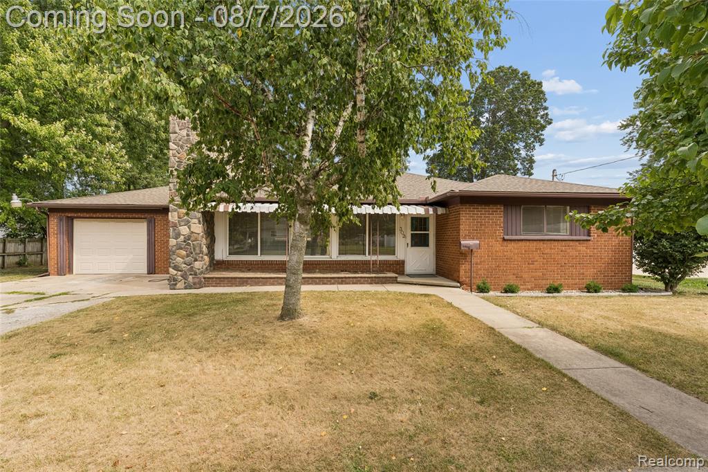 302 Airport Drive, Holly, MI 48442