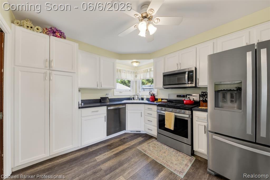 373 Tilmor Drive, Waterford, MI 48328 — Photo 11