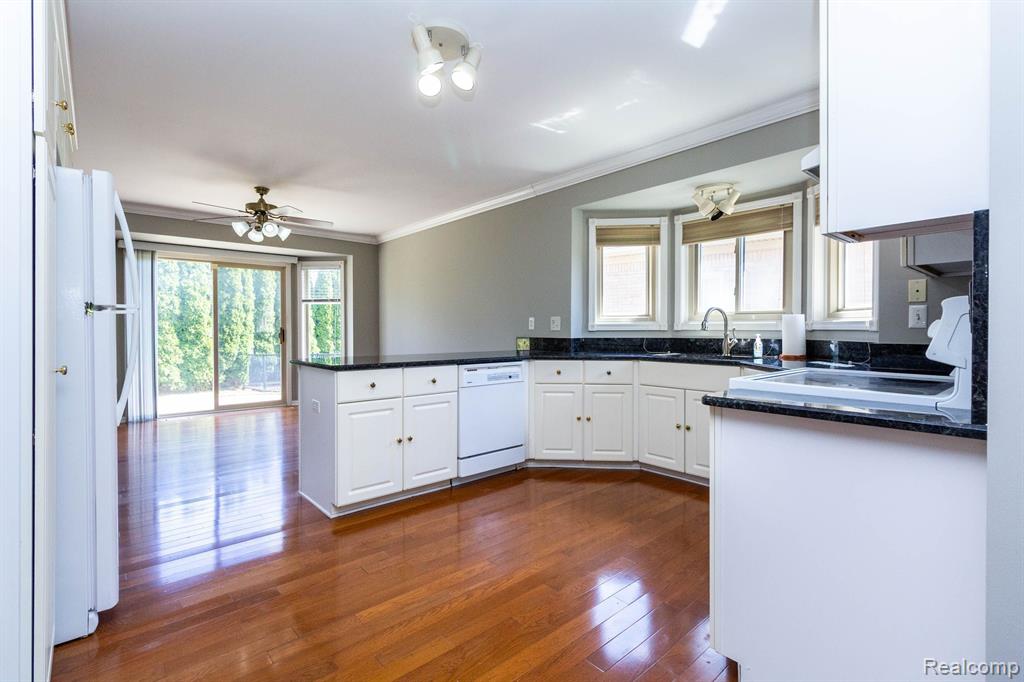 48784 BELLTOWER Drive, Macomb, MI 48044 — Photo 13