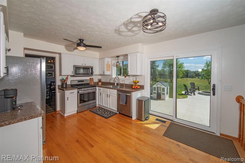 9633 Fairfax Drive W, Pinckney, MI 48169 — Photo 7