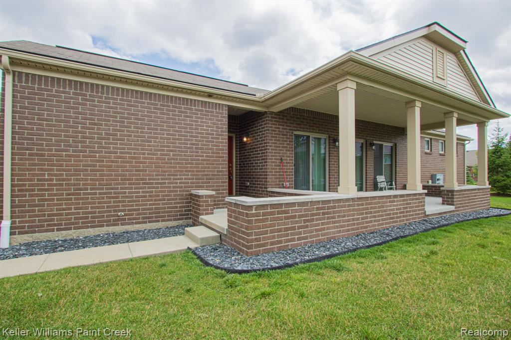 49231 Hanna Court, Macomb, MI 48042 — Photo 32