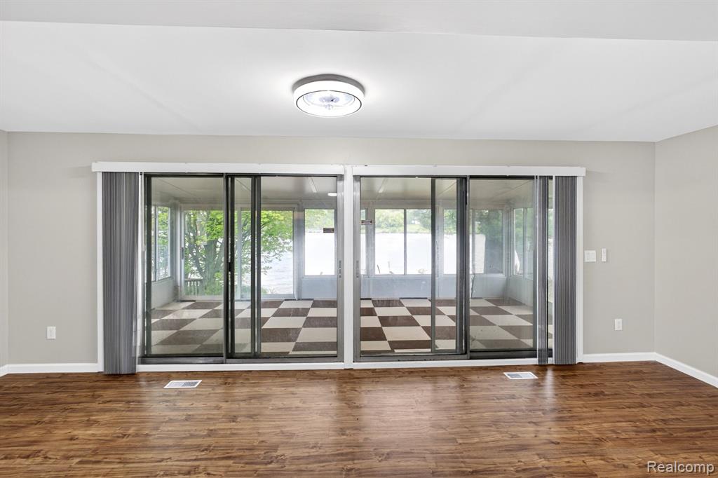 4047 Mitchell Drive, Flint, MI 48506 — Photo 6
