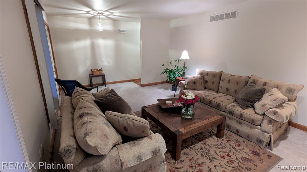 4066 W Knoll, Milford, MI 48380 — Photo 11