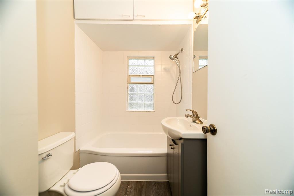 634 W HARWOOD Avenue, Madison Heights, MI 48071 — Photo 25