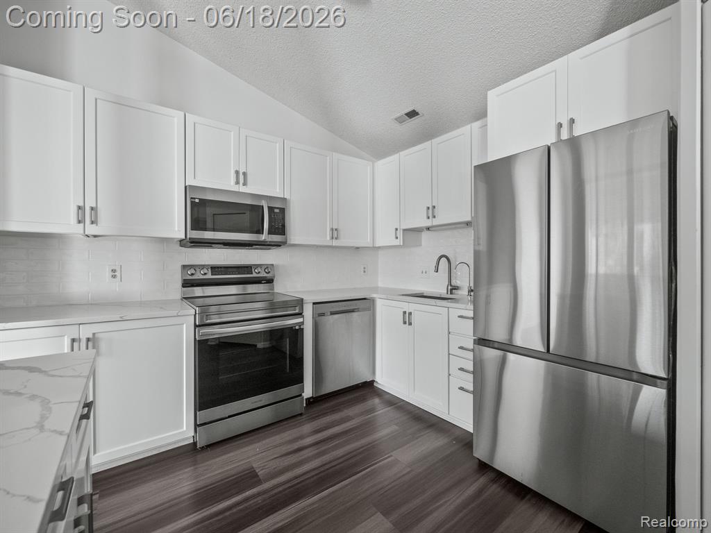 6680 Ridgefield Circle, 201, West Bloomfield, MI — Photo 10