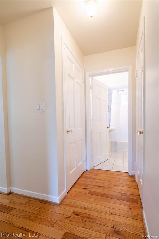 8 CARLTON Lane, Dearborn, MI 48120 — Photo 9