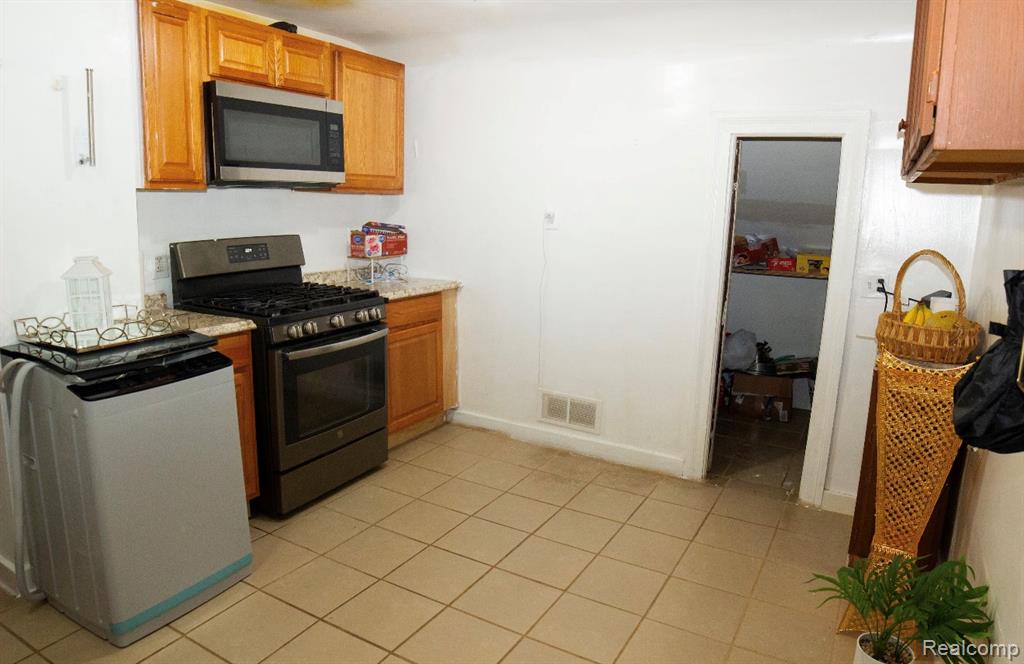 12153 McDougall Street, Hamtramck, MI 48212 — Photo 19
