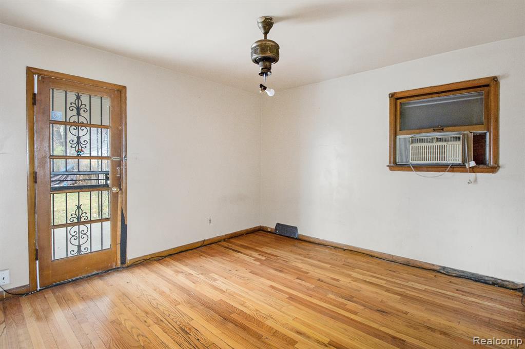 7483 Mettetal Street, Detroit, MI 48228 — Photo 14