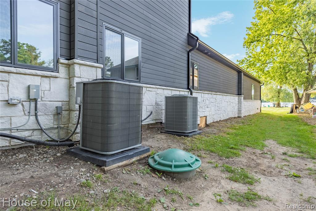 10890 Hillway Drive, White Lake, MI — Photo 45