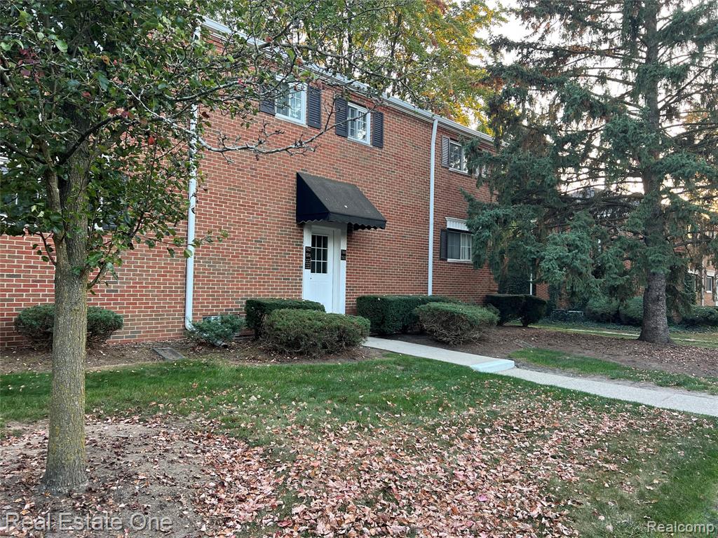 754 E Fox Hills Drive, Bloomfield Hills, MI 48304 — Photo 16