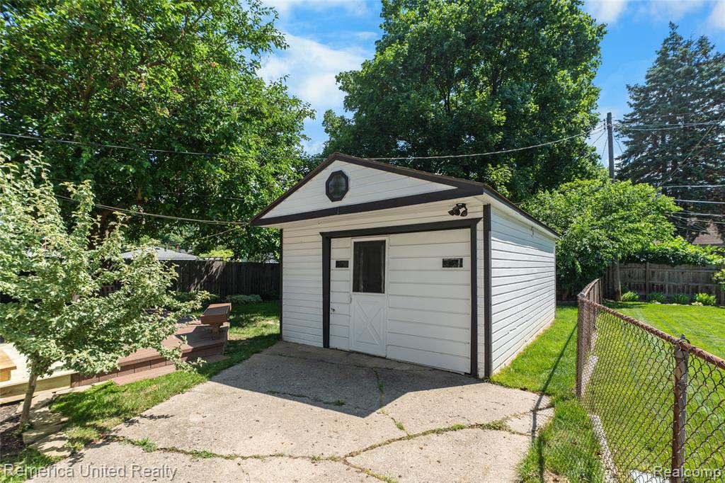 717 S Edgeworth Avenue, Royal Oak, MI 48067 — Photo 13
