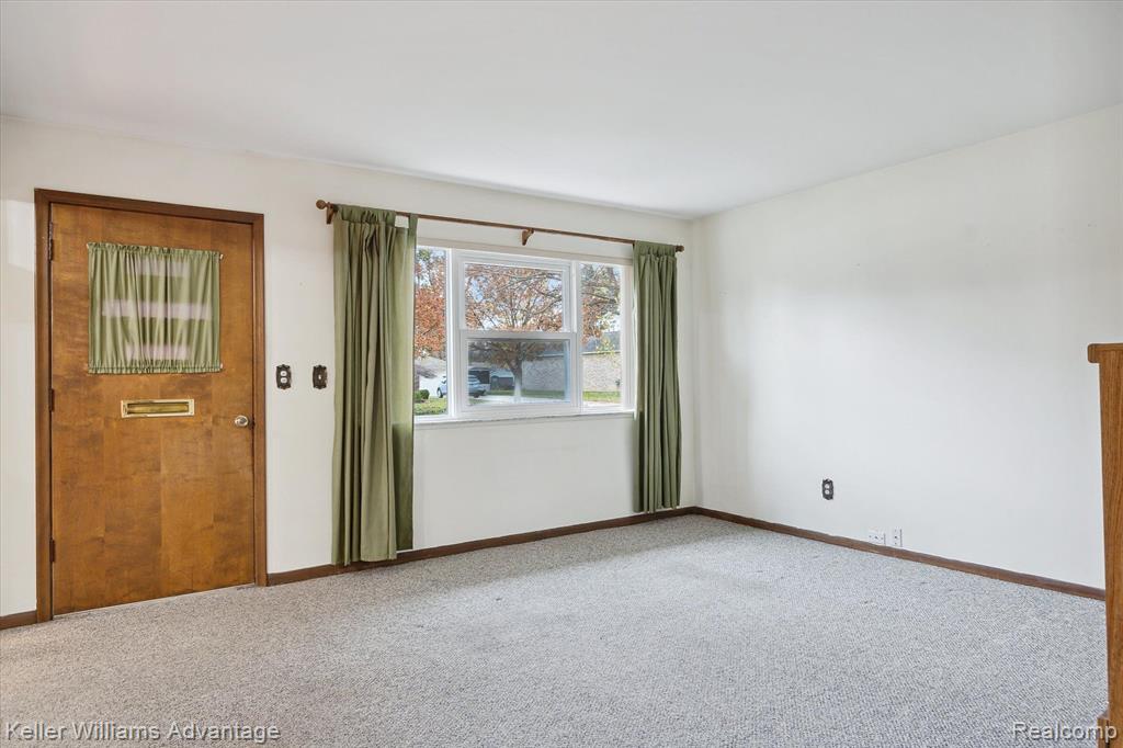 4942 HARDING Street, Dearborn Heights, MI 48125 — Photo 5