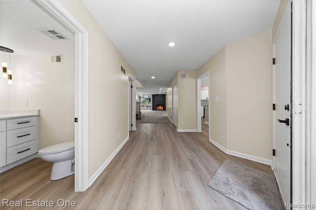 6027 Pebble Lane Court, West Bloomfield, MI — Photo 8