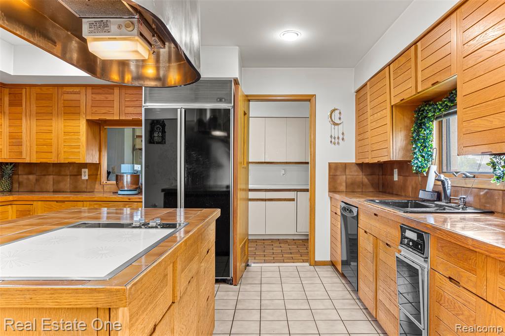 18191 Country Club Circle, Riverview, MI 48193 — Photo 20
