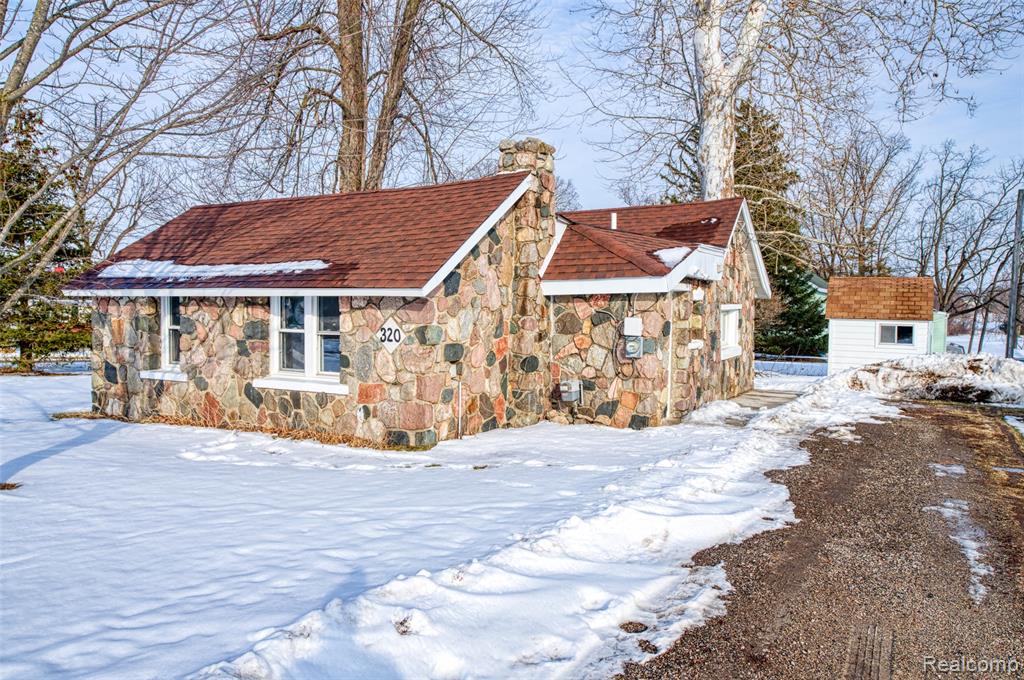 320 N Hibbard Street, Fowlerville, MI 48836 — Photo 2