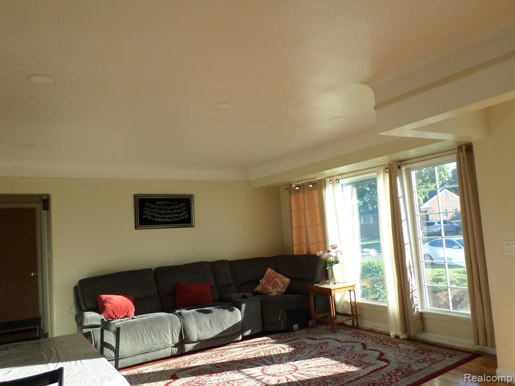 8386 N COLONIAL Street, Dearborn Heights, MI 48127 — Photo 7