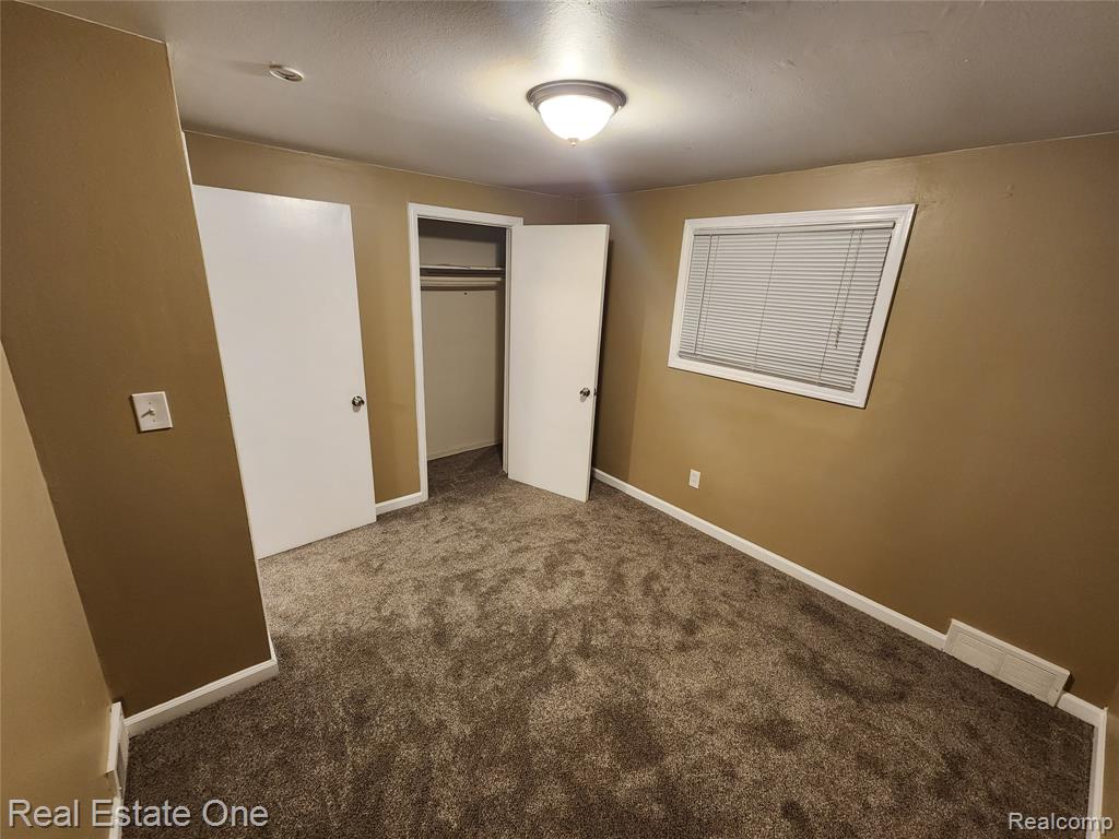 8741 W 9 Mile Road, Oak Park, MI 48237 — Photo 16