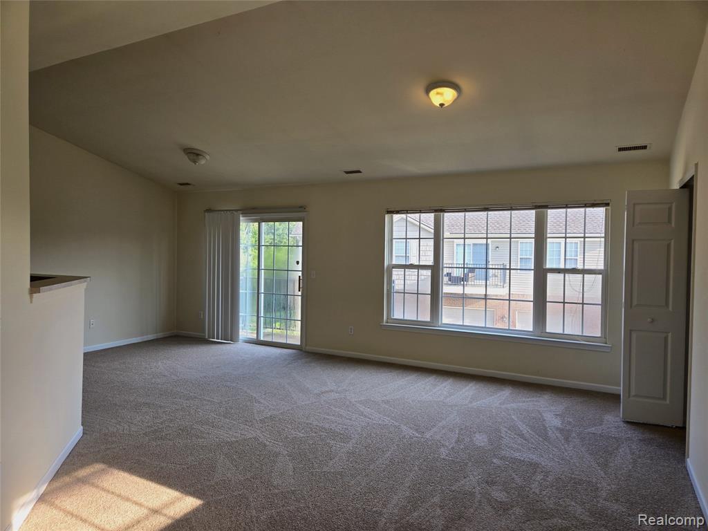 27601 Hidden Oaks Drive, Brownstown, MI 48183 — Photo 6