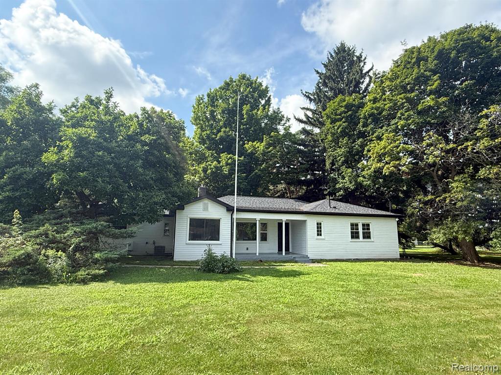 6076 Hugh Street, Burton, MI 48509 — Photo 29